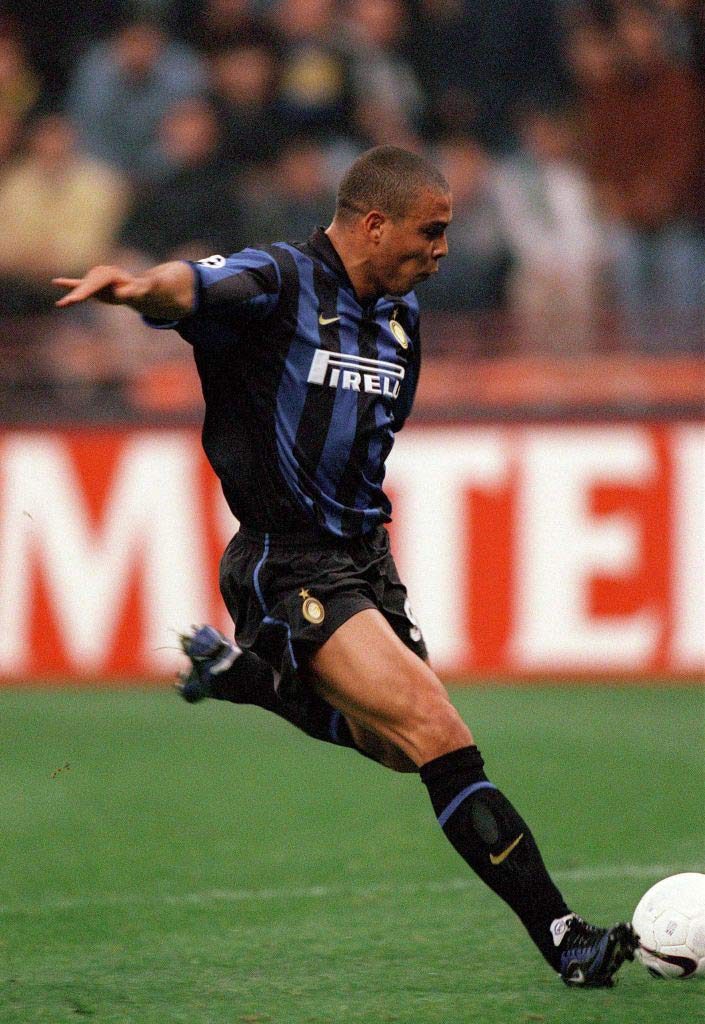 Ronaldo-da-Lima-il-romanzo-del-fenomeno-inter