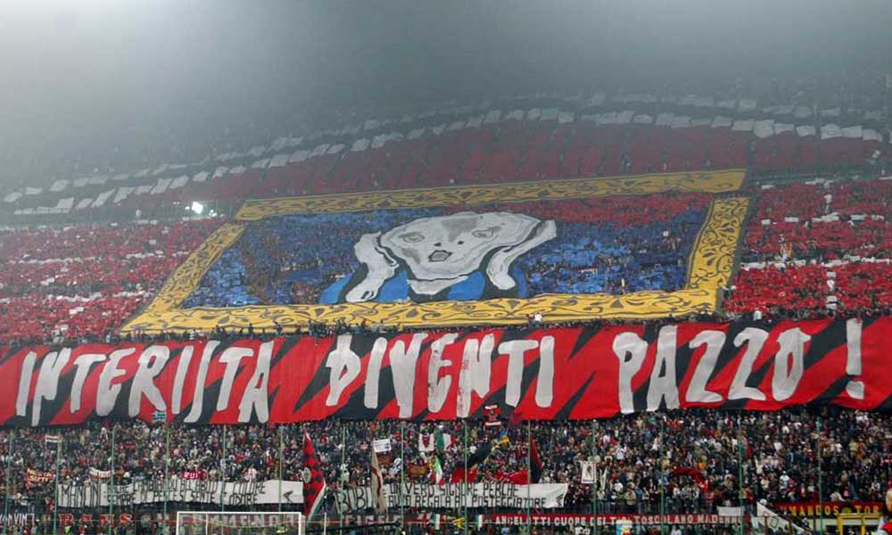 24 Ottobre 2004: “Interista diventi pazzo”
Derby di Milano: le più belle coreografie e striscioni nel derby tra inter e milan.